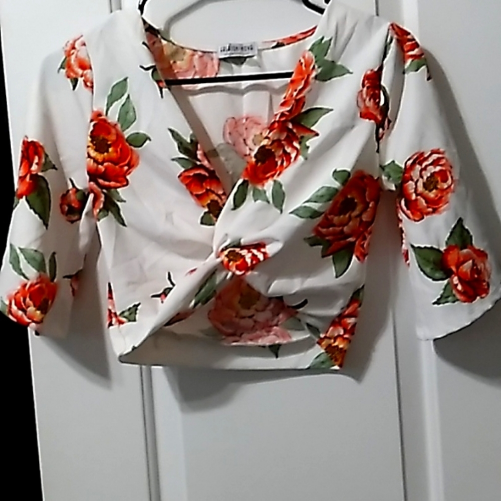 Half sleeve crop top